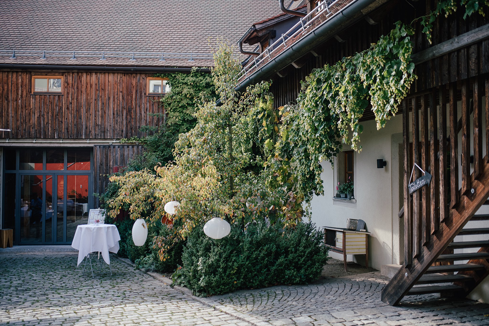 Hochzeitsfotograf-Oberpfalz-Bayern_Hochzeit-von-Katja-und-Tom-in-der-Lederer-Scheune-Taennesberg_3004